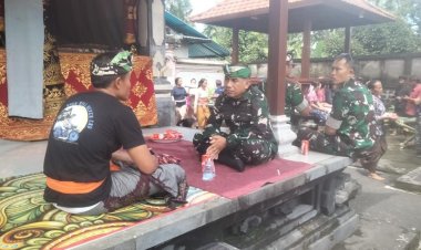 Keluarga Besar Kodim Klungkung Melayat di Rumah Duka Kopda Gede Angga